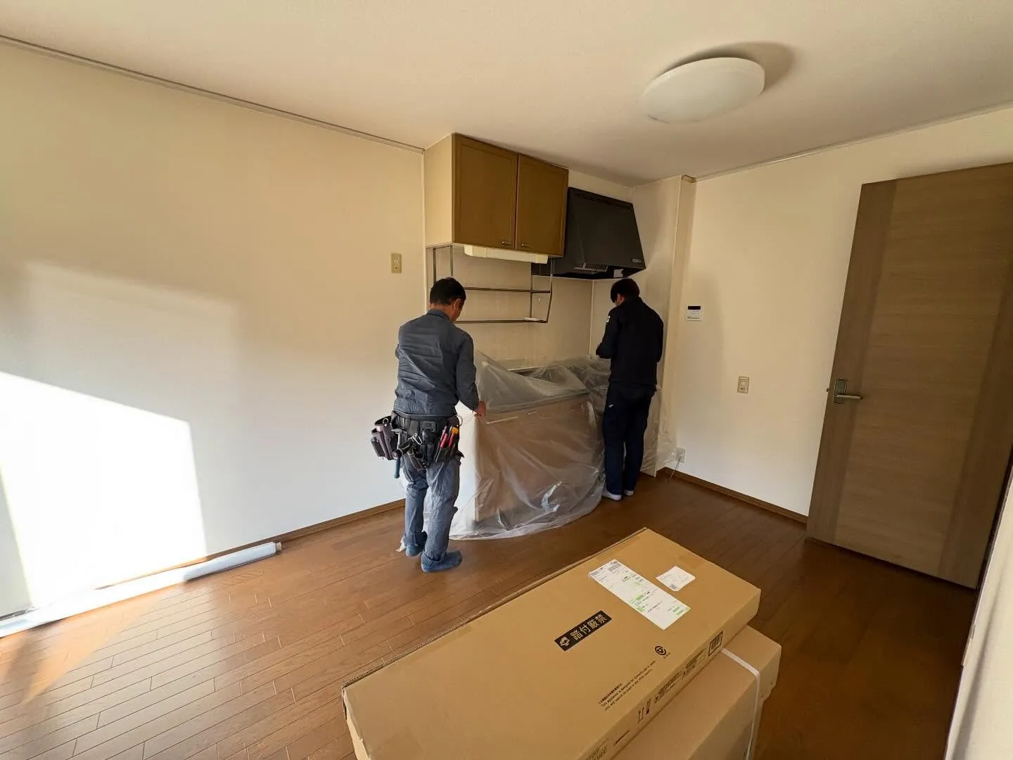 市内アパートでレンジフード交換を行いました。