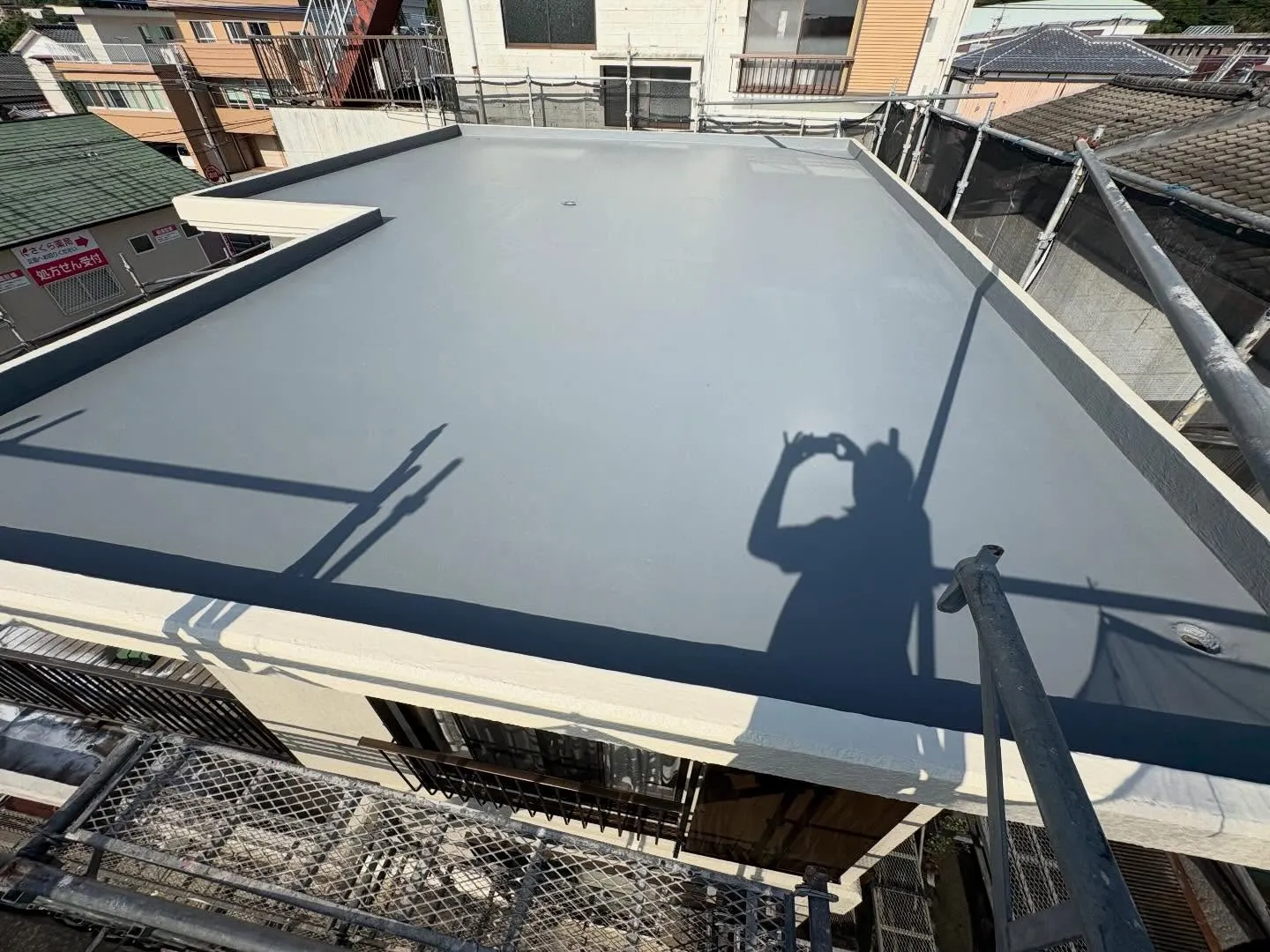 先日、日南市のI様邸にて屋上の塗膜防水工事を行わせていただき...