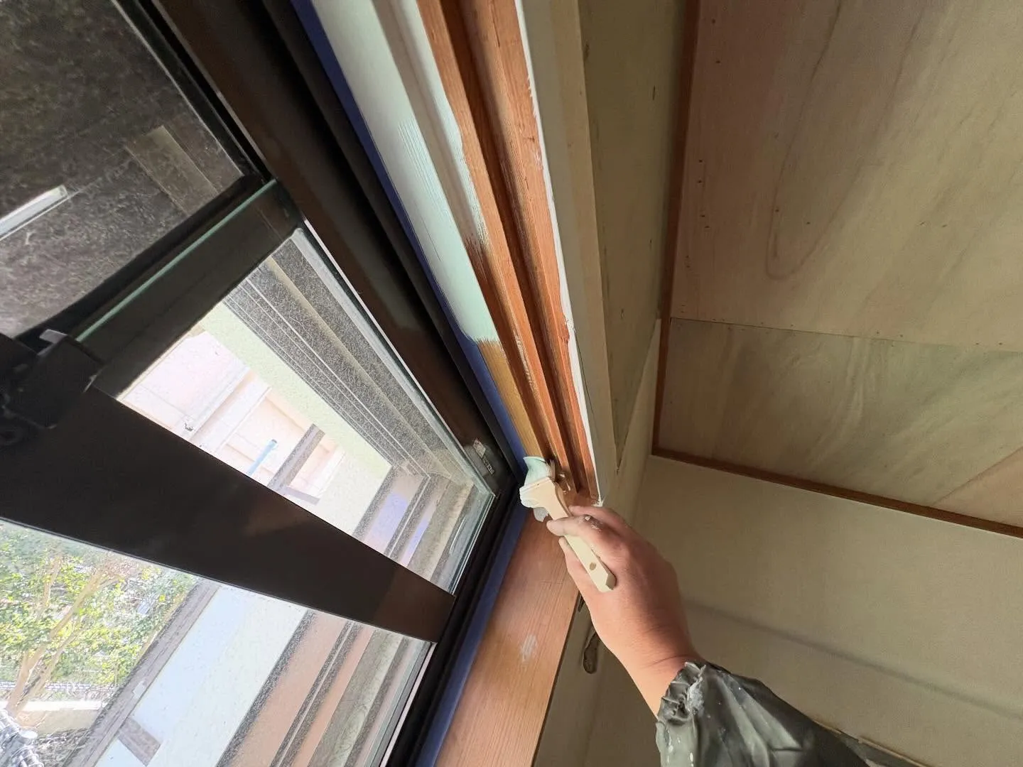 【宮崎市】雨の日でもできる？内部塗装・窓枠塗装のポイントを解...