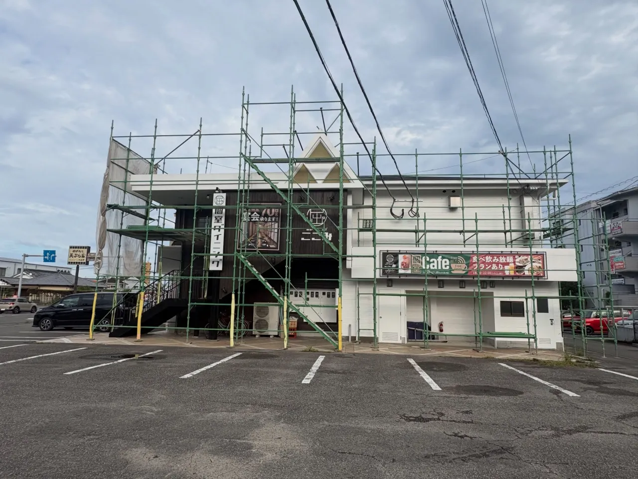 市内店舗の施工状況|屋根・外壁塗装もいよいよ終盤!